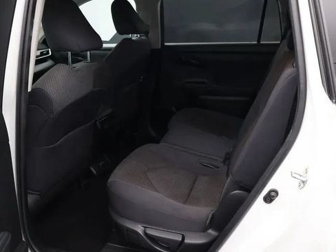 Used 2022 Toyota Highlander LE AWD/4WD image 15