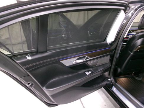 Used 2016 BMW 750i xDrive AWD/4WD image 26