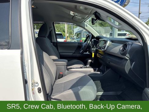 Used 2020 Toyota Tacoma SR5 AWD/4WD image 9
