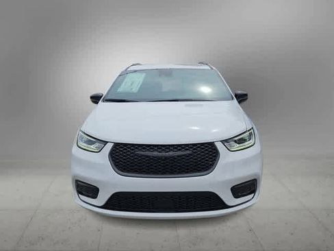 New 2026 Chrysler Pacifica Select AWD/4WD image 3