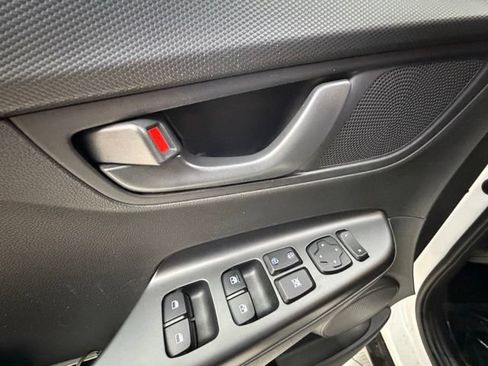 Certified 2023 Hyundai Kona SEL AWD/4WD image 28