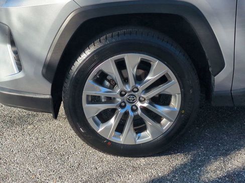 Used 2019 Toyota RAV4 Limited image 11