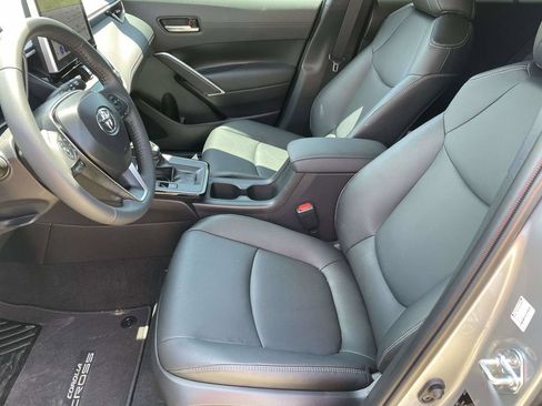 Used 2026 Toyota Corolla Cross XLE FWD image 13