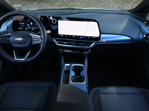 Used 2025 Chevrolet Equinox EV LT w/ Convenience Package image 23