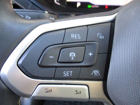 Used 2022 Volkswagen Taos SEL image 18