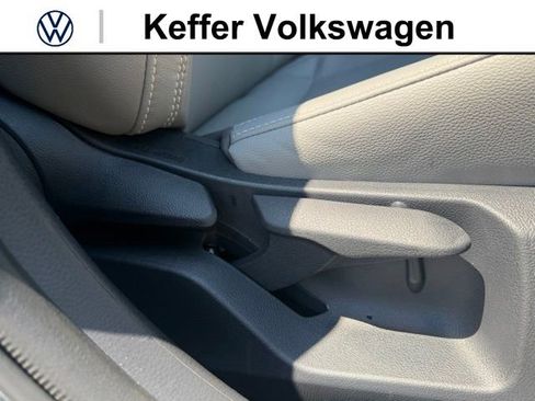 Used 2025 Toyota Camry SE FWD image 30