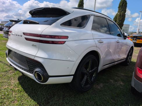 Used 2022 Genesis GV70 2.5T w/ Sport Prestige Package AWD/4WD image 2