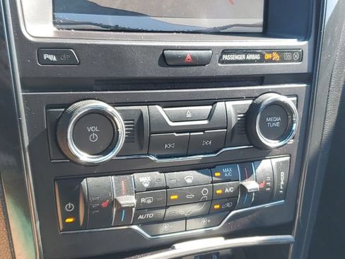 Used 2017 Ford Explorer XLT w/ Equipment Group 202A AWD/4WD image 29