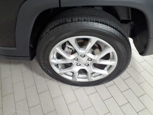 Used 2023 Jeep Compass Latitude AWD/4WD image 8