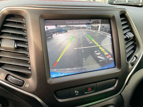 Used 2019 Jeep Cherokee Trailhawk w/ Cold Weather Group image 14