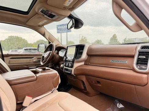 Used 2019 RAM 1500 Laramie AWD/4WD image 36