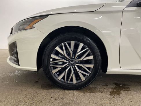 Used 2025 Nissan Altima 2.5 SV image 11