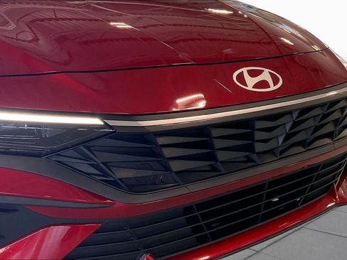 Used 2025 Hyundai Elantra Sport FWD image 31