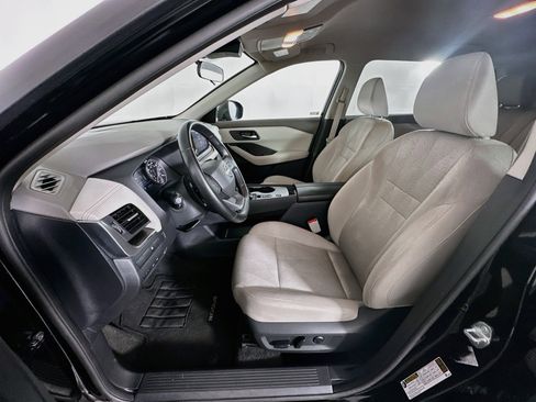 Used 2025 Nissan Rogue SV FWD image 13