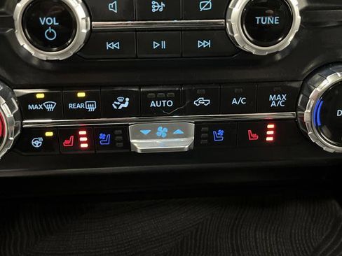 Used 2024 Ford F350 Platinum image 8