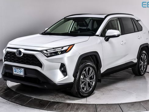 Used 2024 Toyota RAV4 XLE Premium image 2