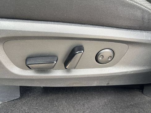 Used 2025 Nissan Pathfinder SV FWD image 22
