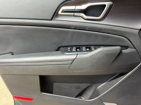 Used 2025 Kia Sportage EX AWD/4WD image 28