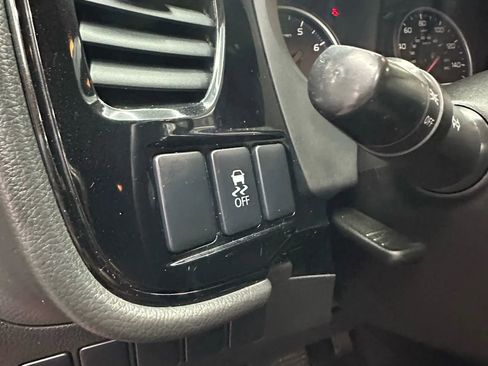 Used 2016 Mitsubishi Outlander ES image 12