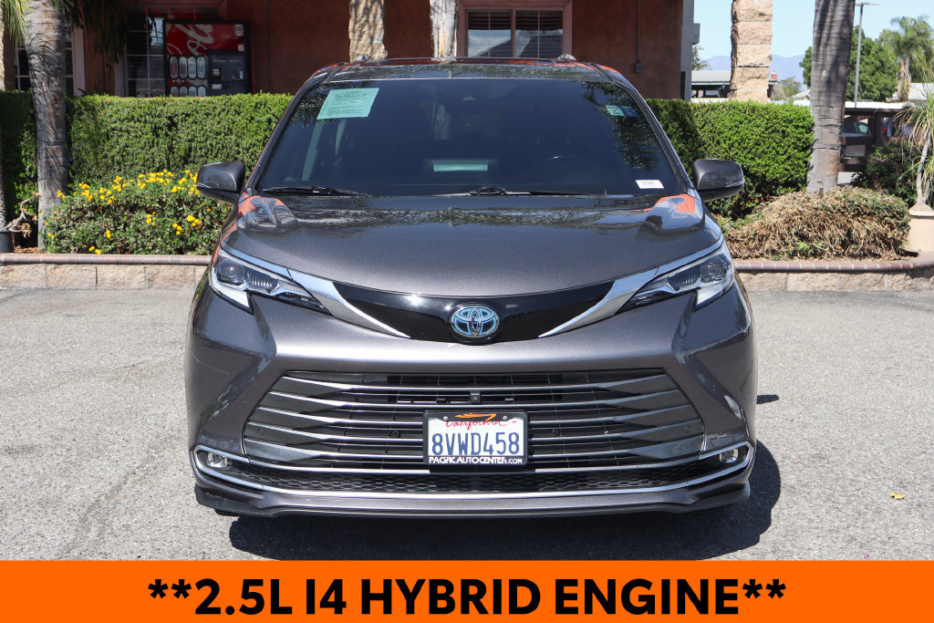Used 2021 Toyota Sienna Platinum AWD/4WD image 3