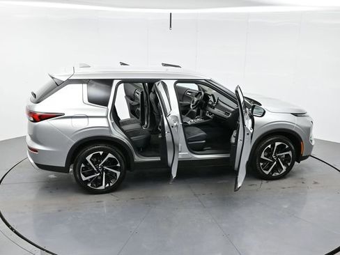 Used 2024 Mitsubishi Outlander SE image 45