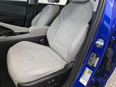 Used 2024 Hyundai Elantra Limited image 25