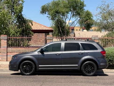 Used 2019 Dodge Journey SE w/ Premium Group FWD image 3