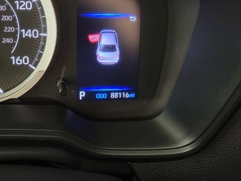 Used 2022 Toyota Corolla LE FWD image 2
