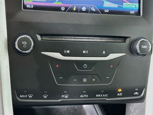 Used 2013 Ford Fusion SE FWD image 24
