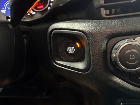Used 2025 Jeep Wrangler Unlimited Sport AWD/4WD image 18