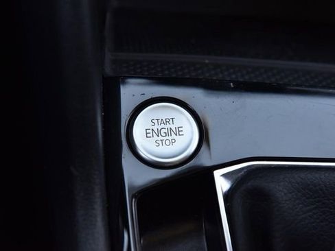 Used 2023 Volkswagen Taos SE w/ Panoramic Sunroof Package image 17