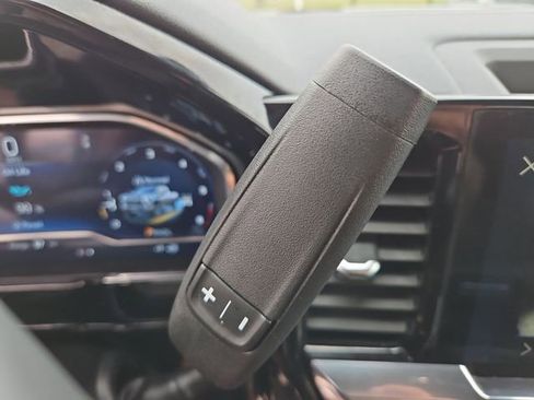 Used 2025 Chevrolet Silverado 2500 LTZ w/ LTZ Premium Package image 16