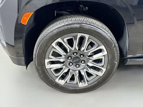 Used 2023 GMC Yukon Denali Ultimate AWD/4WD image 8