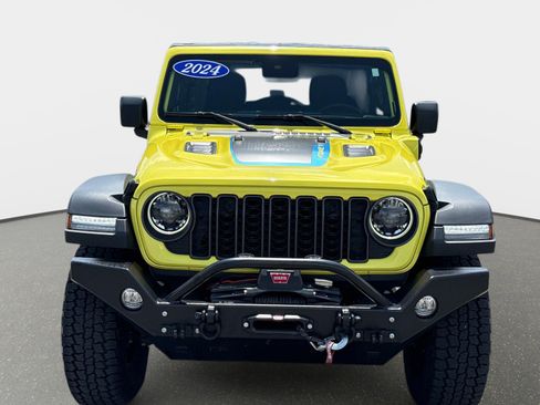 Used 2024 Jeep Wrangler Unlimited Rubicon 4xe w/ Convenience Group AWD/4WD image 10