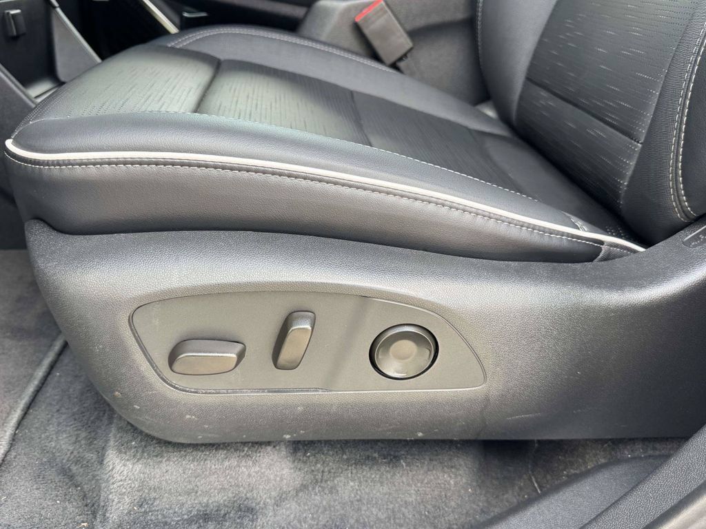 Used 2026 Buick Enclave Sport Touring FWD image 21
