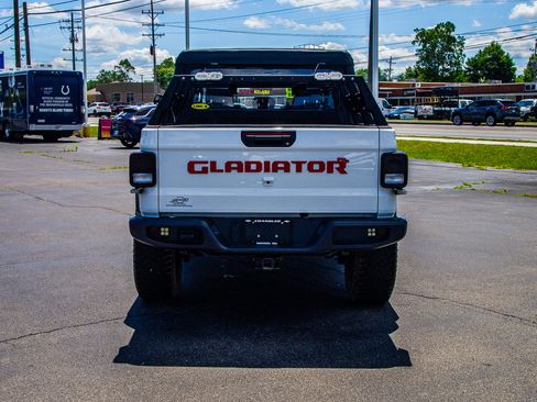 Used 2023 Jeep Gladiator Sport AWD/4WD image 6