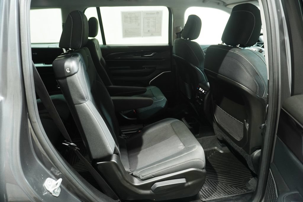 Used 2022 Jeep Grand Cherokee L Laredo w/ Luxury Tech Group I AWD/4WD image 16