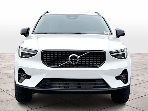 New 2026 Volvo XC40 B5 Plus w/ Protection Package Premier image 5