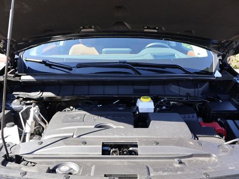 Used 2024 Nissan Pathfinder Platinum w/ Cargo Package image 26