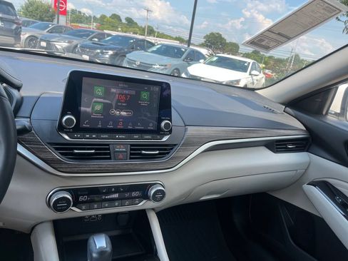 Used 2022 Nissan Altima 2.5 SL FWD image 14