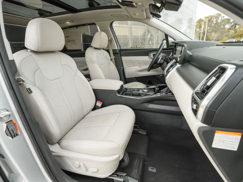 Used 2023 Kia Sorento SX Prestige image 41