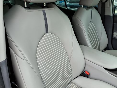 Used 2022 Toyota Camry SE FWD image 12