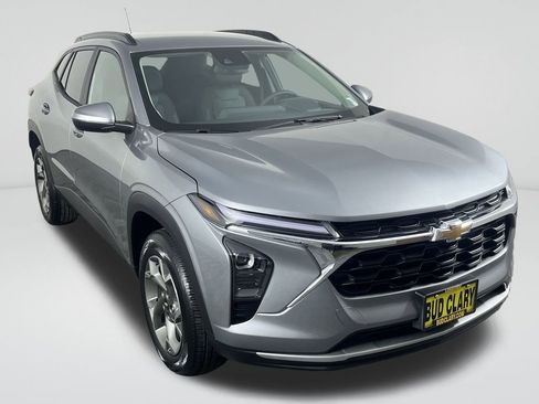 New 2025 Chevrolet Trax LT w/ Driver Confidence Package image 3