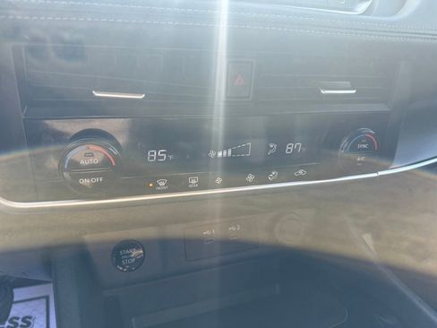 Used 2024 Nissan Rogue SV image 30