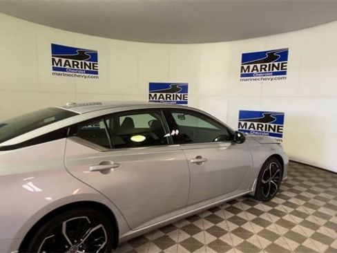 Used 2023 Nissan Altima 2.5 SR image 2