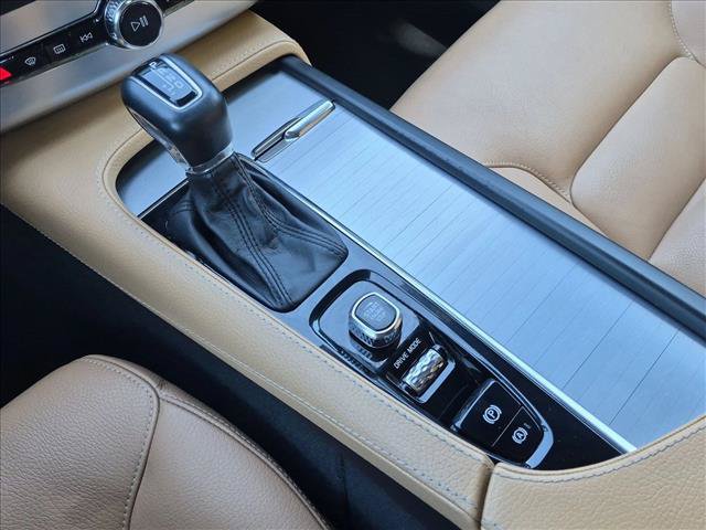 Used 2018 Volvo XC90 T5 Momentum w/ Convenience Package FWD image 12