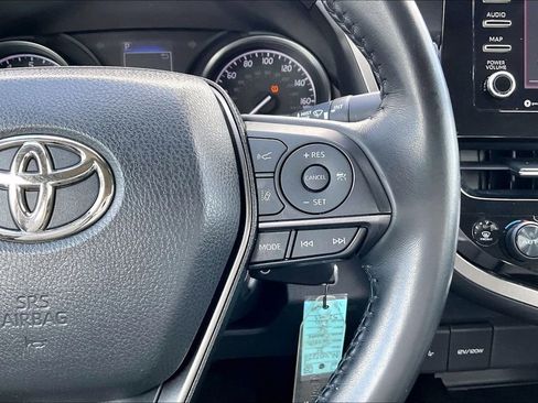 Used 2022 Toyota Camry SE image 11