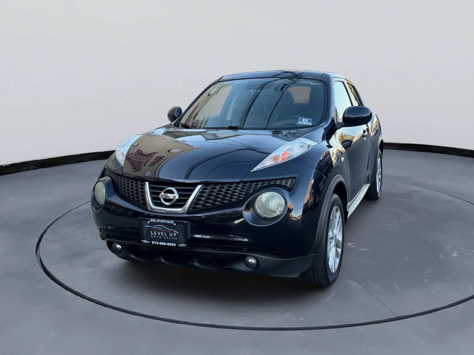 Used 2011 Nissan Juke SL FWD image 2