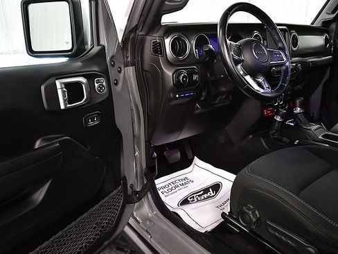 Used 2023 Jeep Wrangler Unlimited Rubicon 4xe w/ Cold Weather Group AWD/4WD image 14