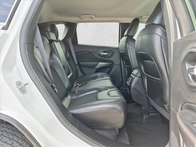 Used 2021 Jeep Cherokee Latitude Plus FWD image 18